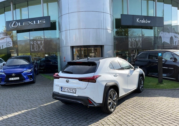 Lexus UX cena 159000 przebieg: 4681, rok produkcji 2022 z Kraków małe 407